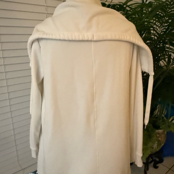 Excellent condition, Zella Cream Utility workout jacket, Medium - Picture 5 of 9